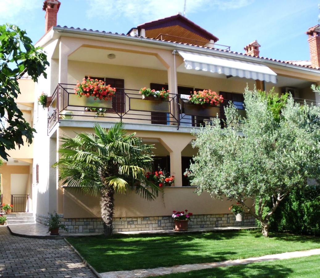 Apartments Ritosa Porec Bagian luar foto