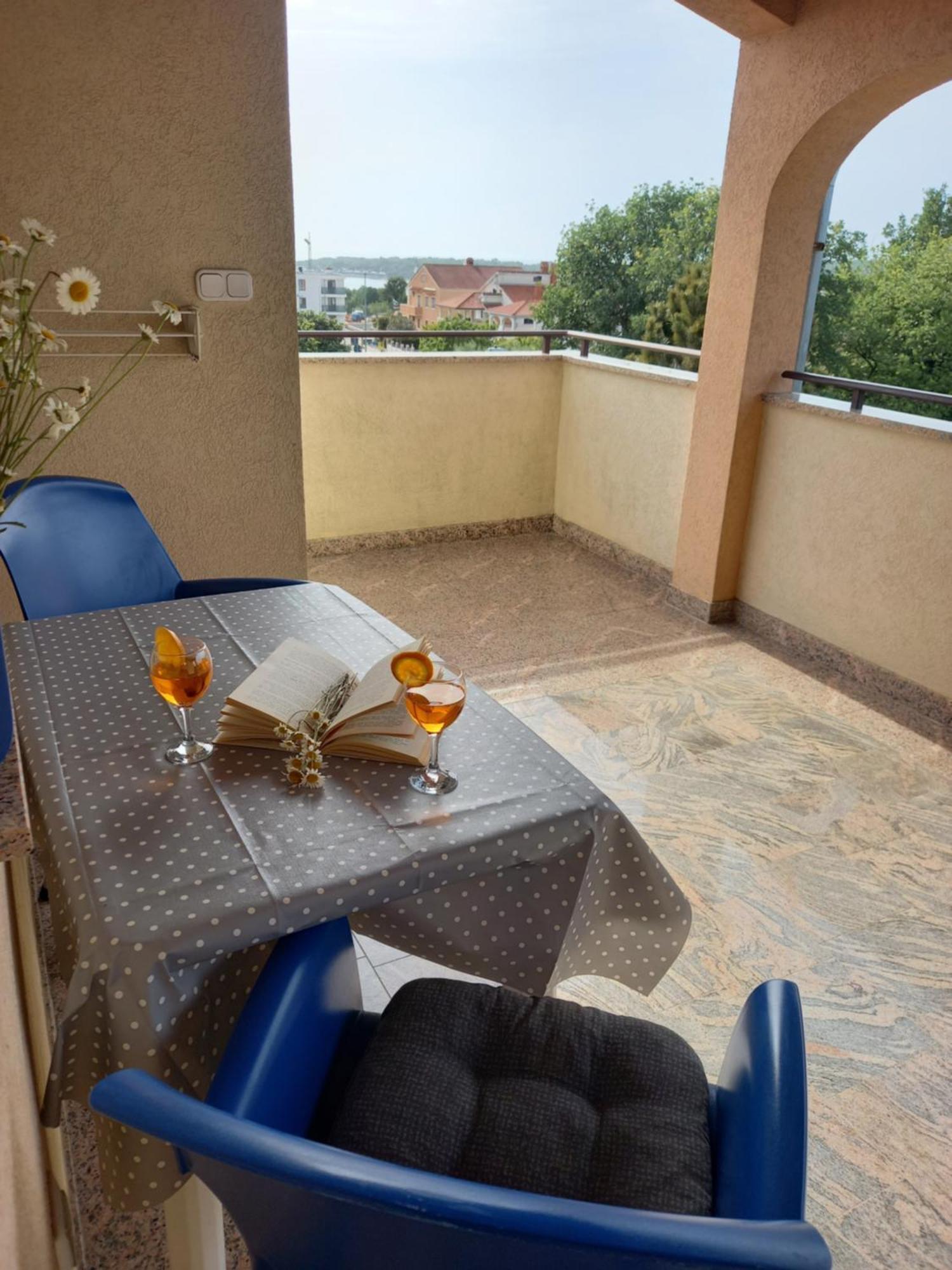 Apartments Ritosa Porec Bagian luar foto