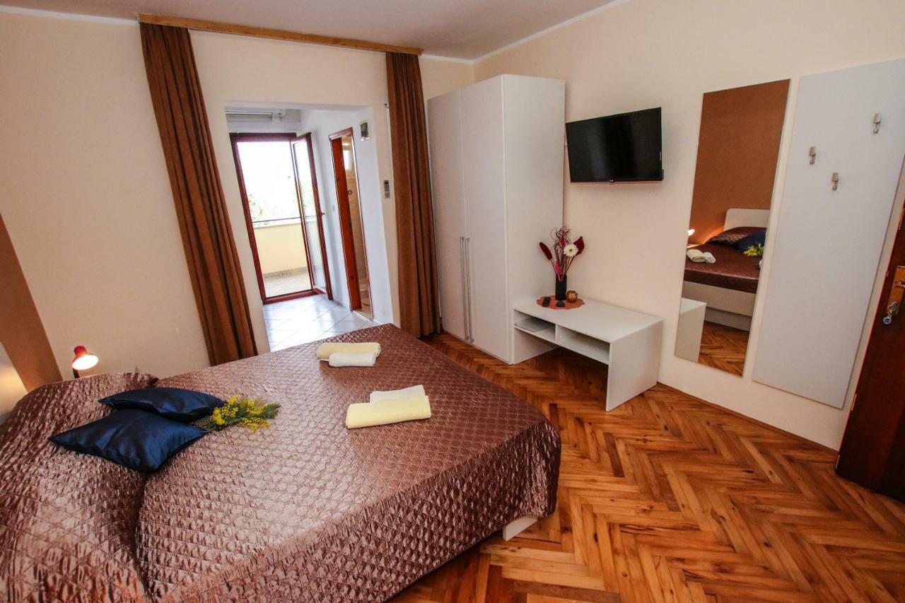 Apartments Ritosa Porec Bagian luar foto