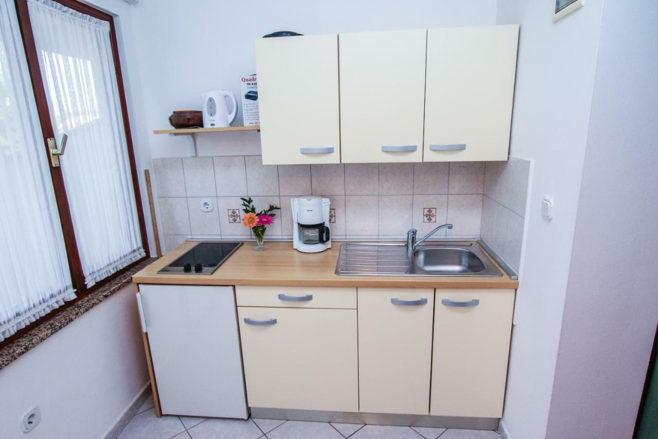 Apartments Ritosa Porec Bagian luar foto