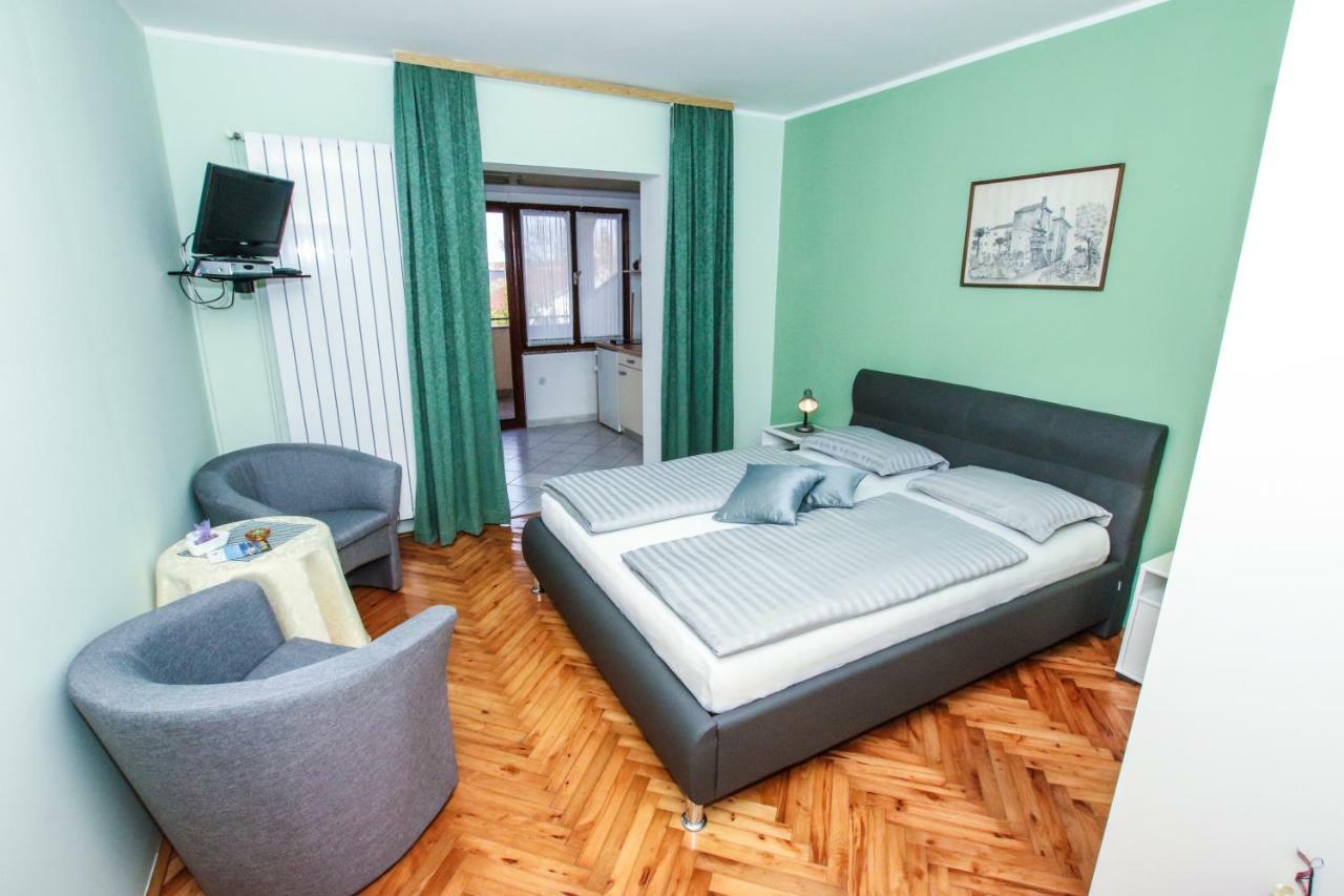 Apartments Ritosa Porec Bagian luar foto