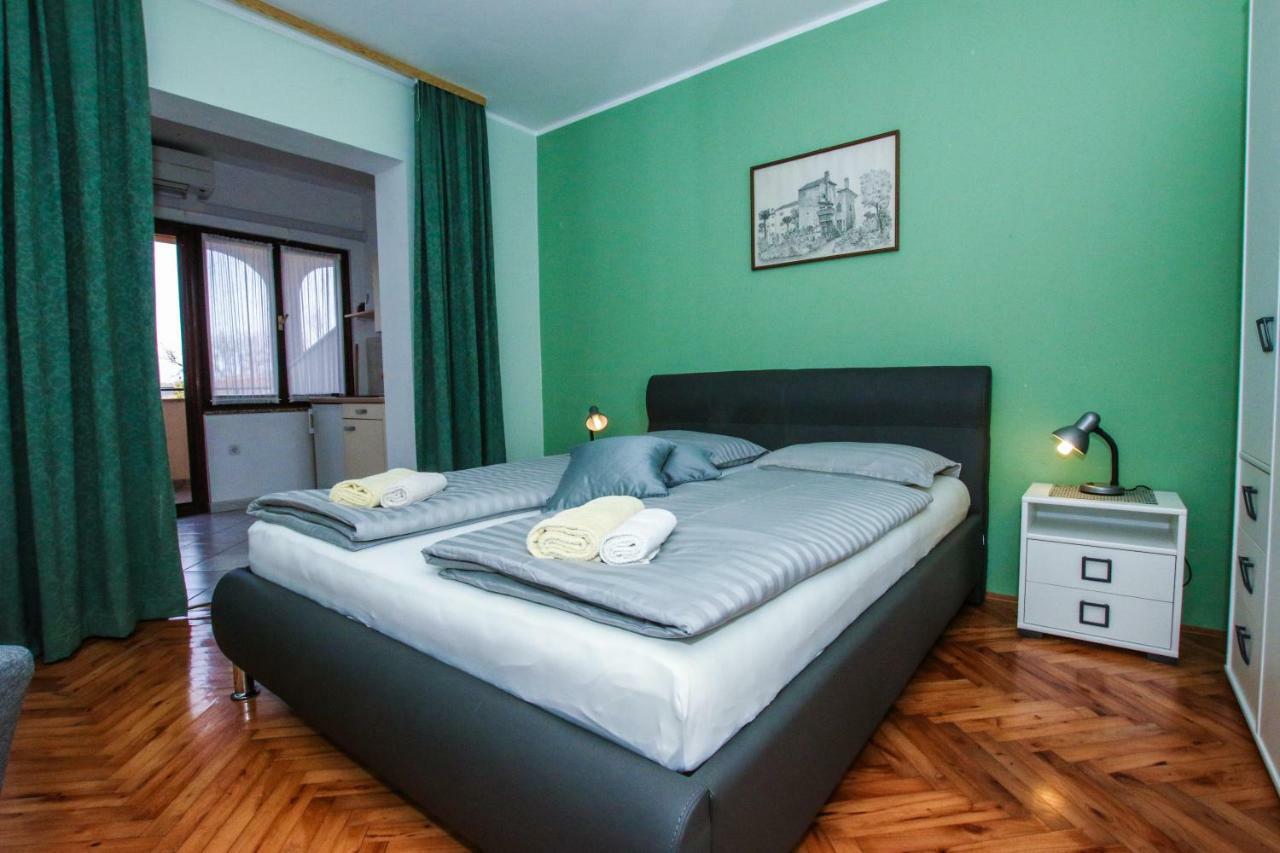 Apartments Ritosa Porec Bagian luar foto