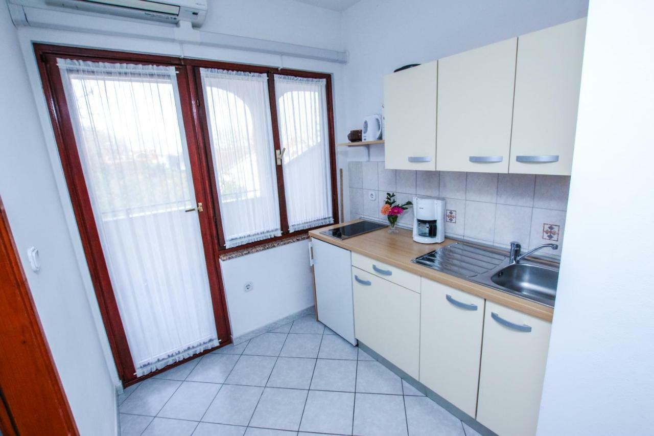 Apartments Ritosa Porec Bagian luar foto