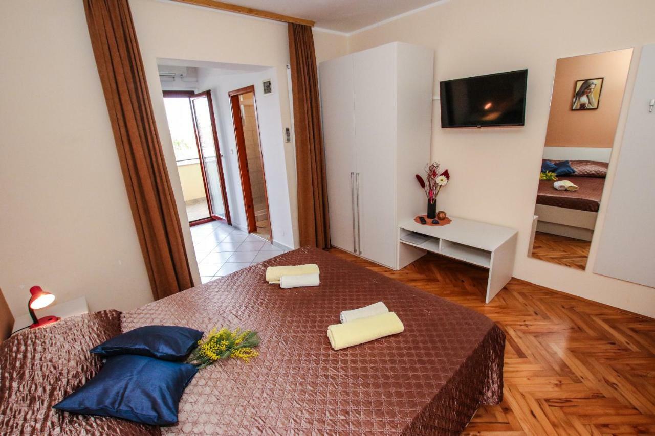 Apartments Ritosa Porec Bagian luar foto